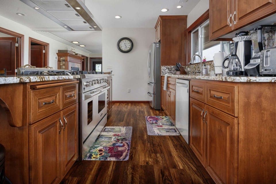 Cook delicious meals for breakfast, lunch, and dinner in this fully equipped kitchen. We suggest grabbing some ingredients from a local farm.