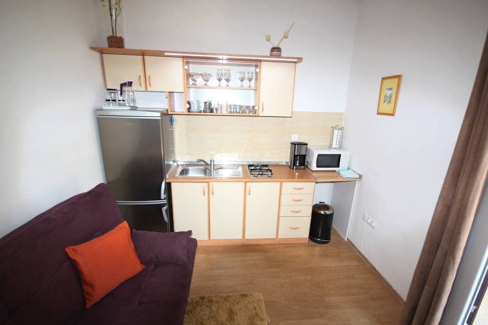 Apartment, 1 Bedroom, Terrace, Garden View | Interior