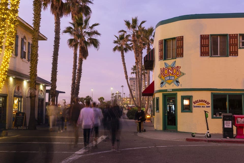 Kono’s Coffee just steps away — you’ll wish you lived here every morning.