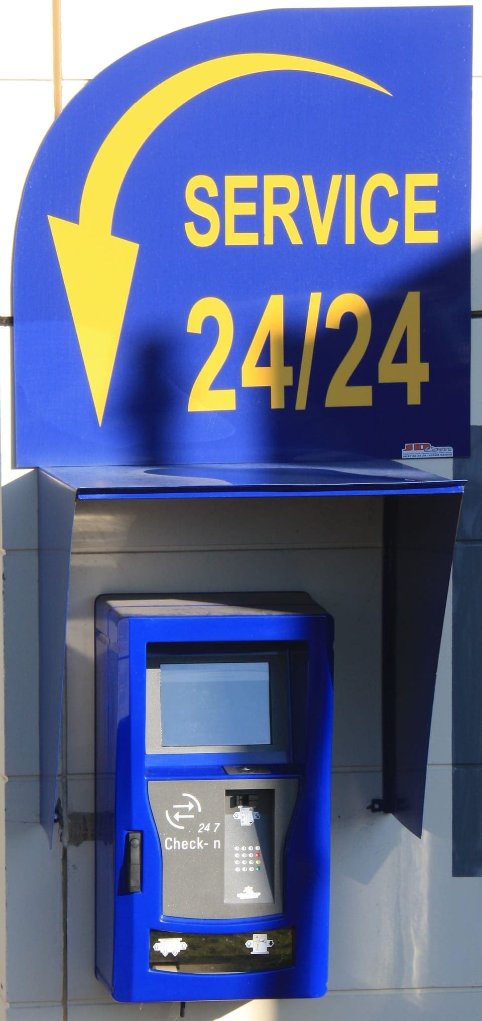 Check-in/check-out kiosk