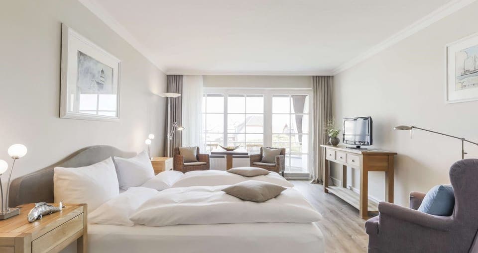 Standard Studio | Hypo-allergenic bedding, in-room safe, soundproofing, iron/ironing board