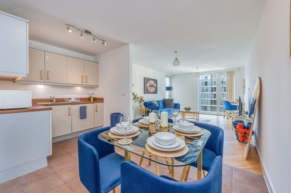 Dining area for seating up to 4 guests.