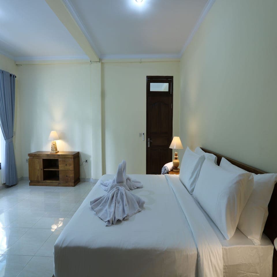 Deluxe Double Room | In-room safe, desk, iron/ironing board, free WiFi