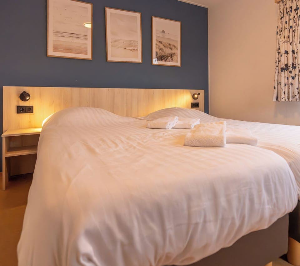 Minibar, free WiFi, bed sheets