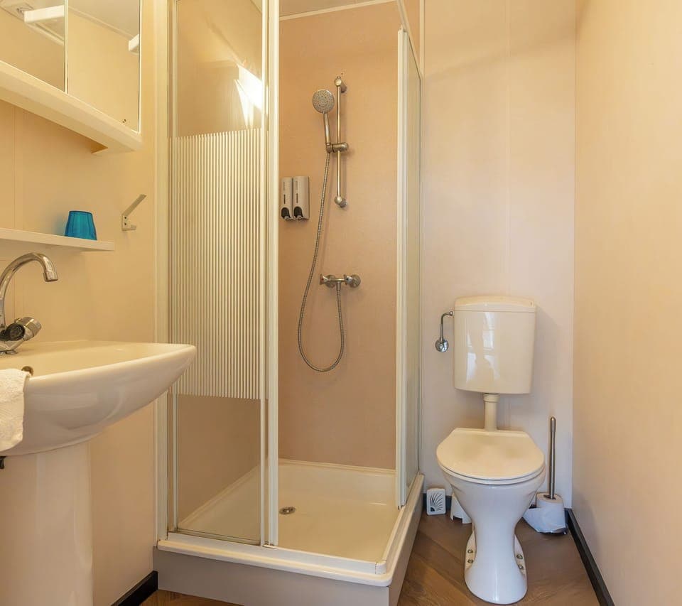 Deluxe Double Room (Terra Mare) | Bathroom | Shower, hair dryer, soap, shampoo