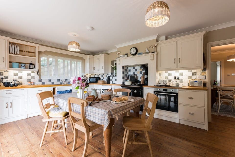 Sand Dollar - Kitchen eating table