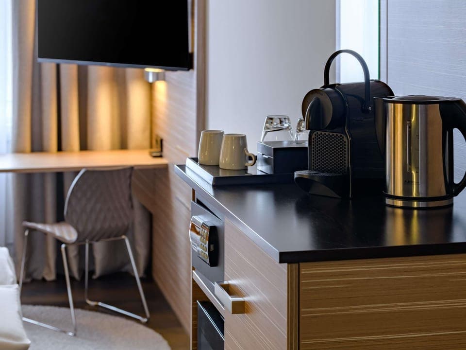 Superior Room, 1 Queen Bed | Hypo-allergenic bedding, free minibar, in-room safe, desk