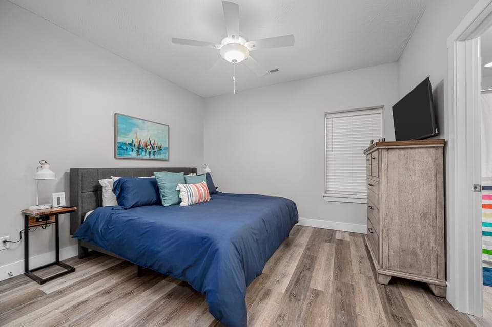 King #5 with attached bath