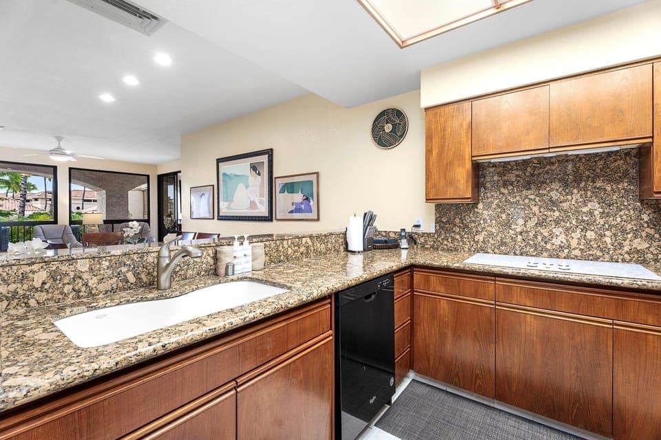Kitchen: Well-stocked with granite counters