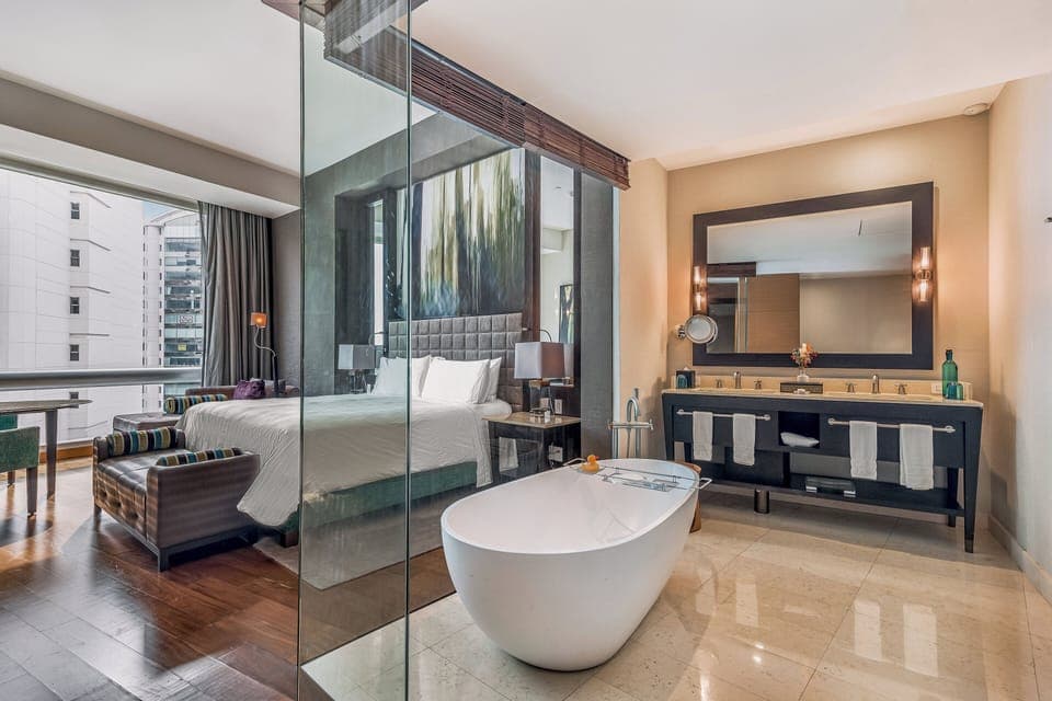 Executive Suite, 1 King Bed | Premium bedding, down comforters, pillowtop beds, minibar