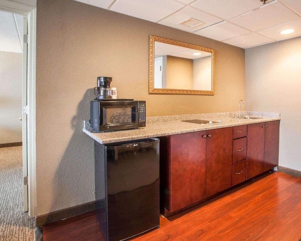 Suite, 2 Queen Beds, Non Smoking | Desk, soundproofing, iron/ironing board, free cribs/infant beds