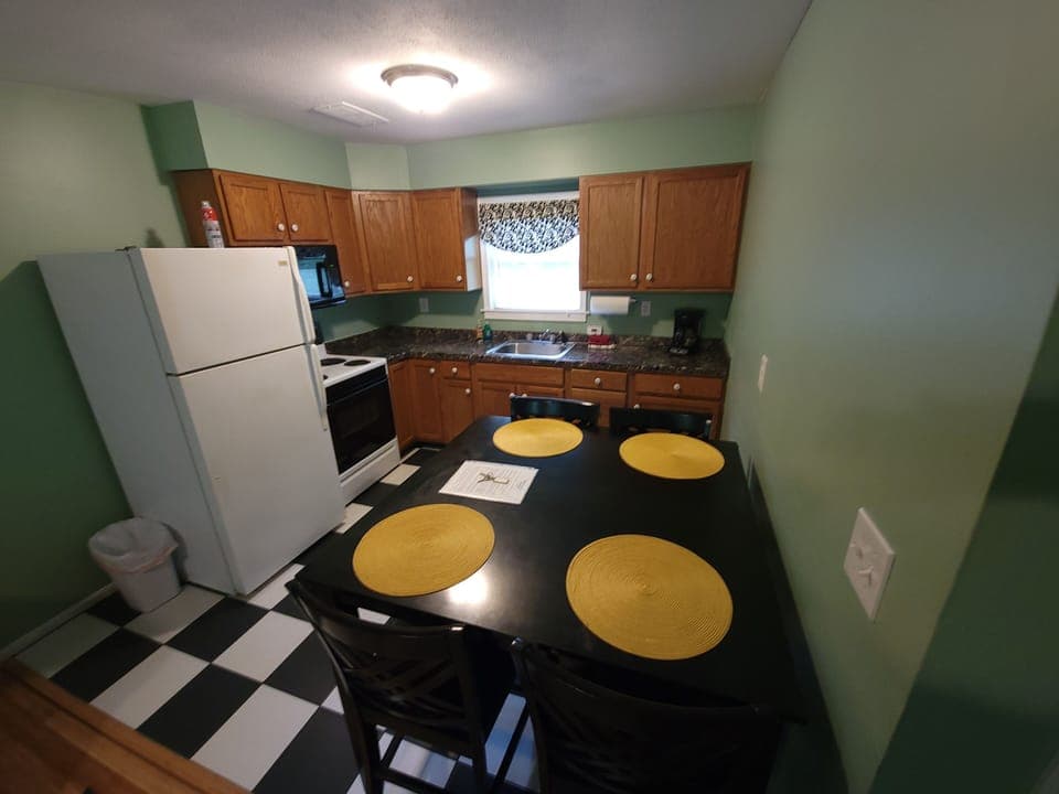 Full kitchen 2