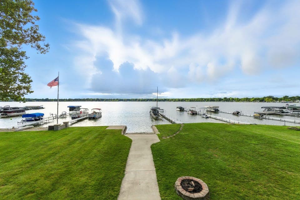 Lush Lawn: Manicured green space leading straight to the shoreline.