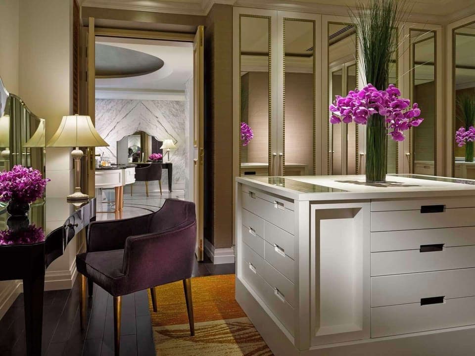 Premium bedding, in-room safe, desk, laptop workspace