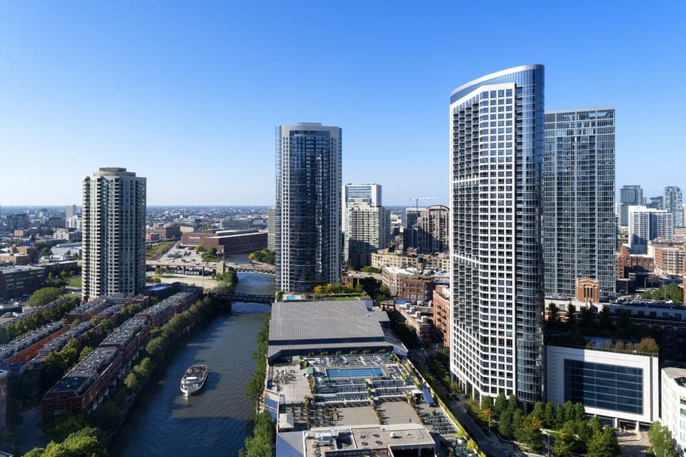 Premium bedding, in-room safe, desk, laptop workspace