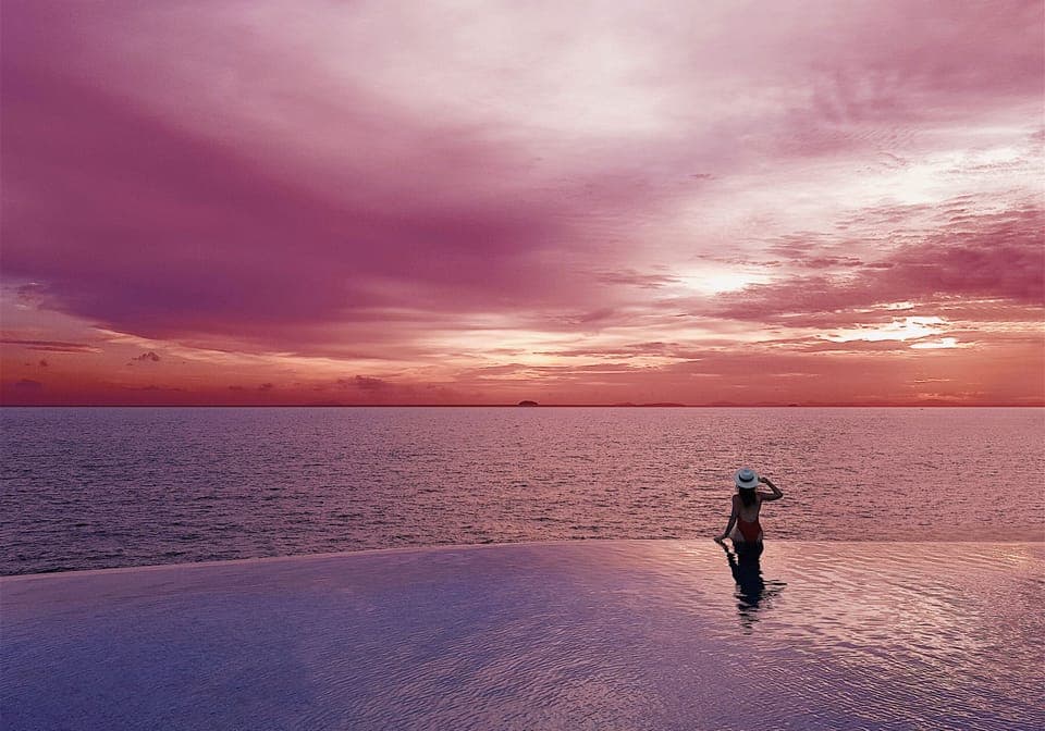 2 outdoor pools, pool umbrellas, sun loungers