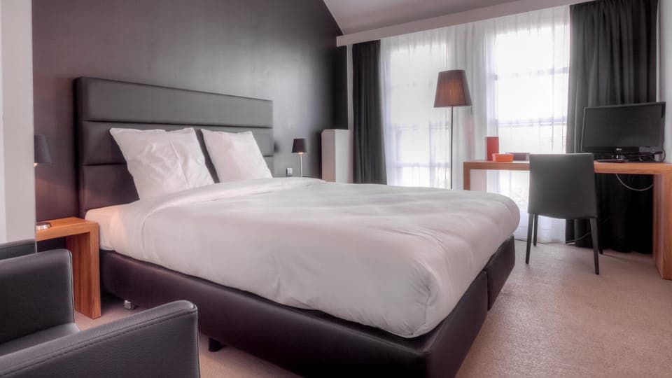 Double or Twin Room | 1 bedroom, desk, blackout drapes, soundproofing