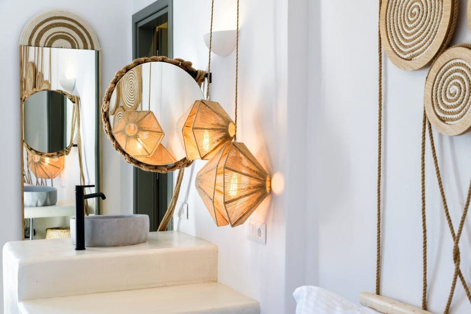 Deluxe Double Room, Sea View | Bathroom | Shower, rainfall showerhead, slippers, towels