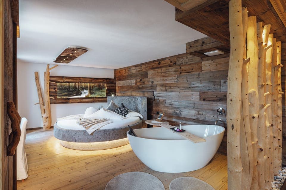 Luxury Suite | Down comforters, minibar, in-room safe, individually decorated