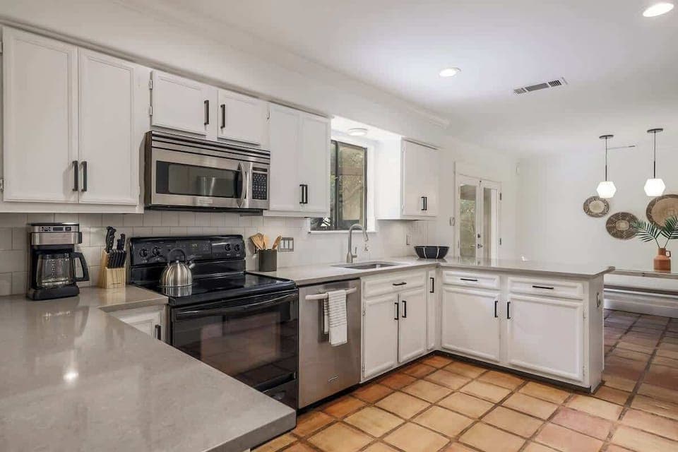 Enjoy modern appliances in this chef's kitchen!