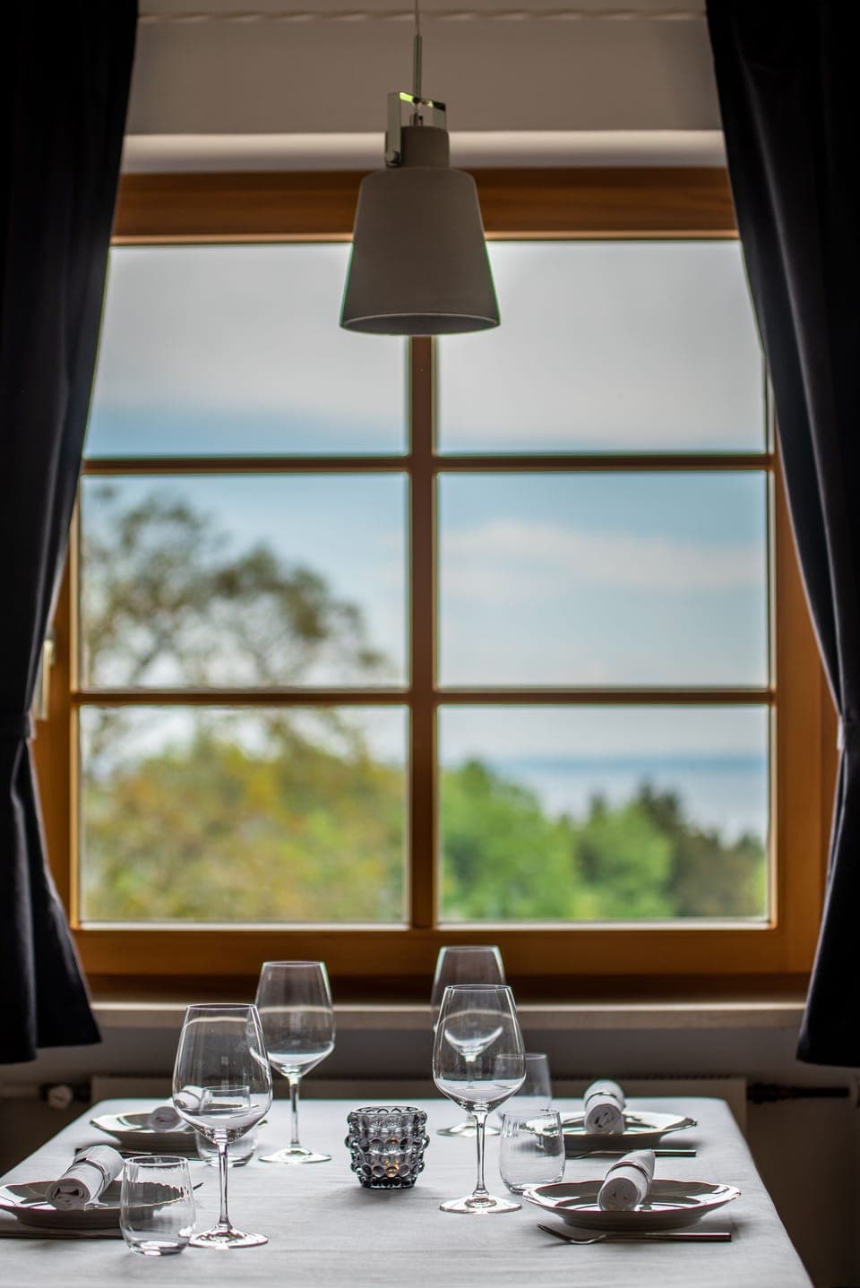 Daily cooked-to-order breakfast (EUR 22 per person)