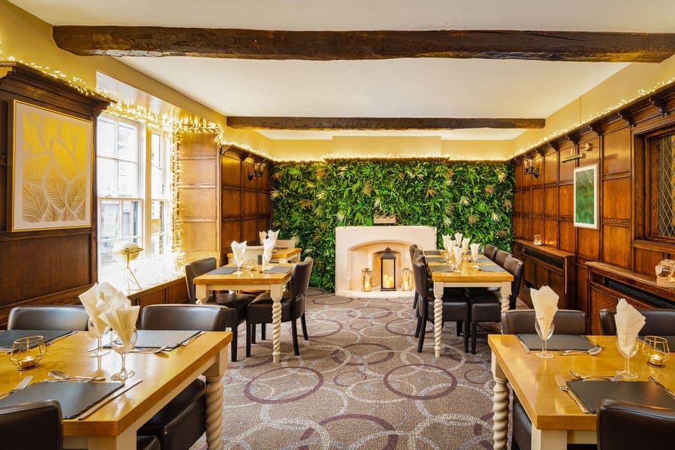 Breakfast, lunch, dinner served; British cuisine 