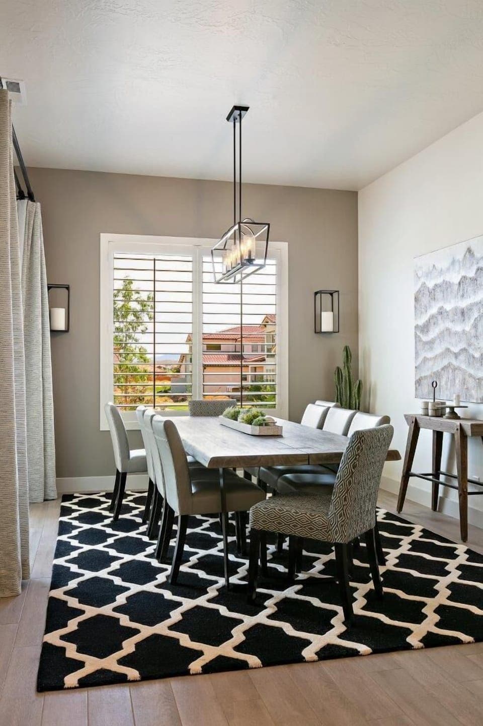 Dining area with seating for up to 10