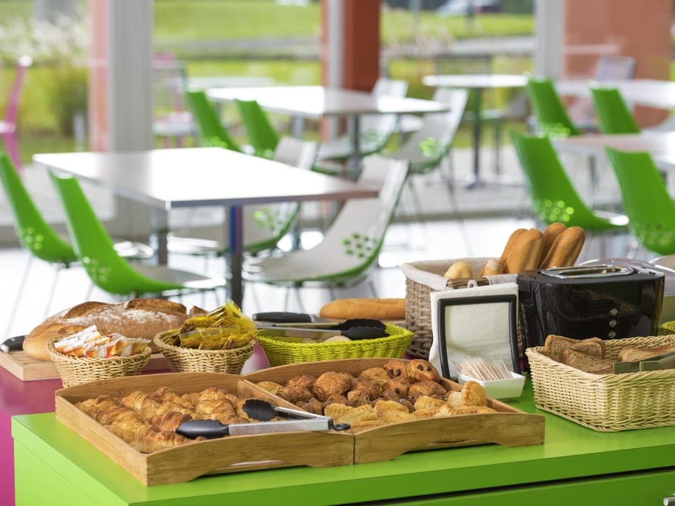 Daily buffet breakfast (EUR 14 per person)
