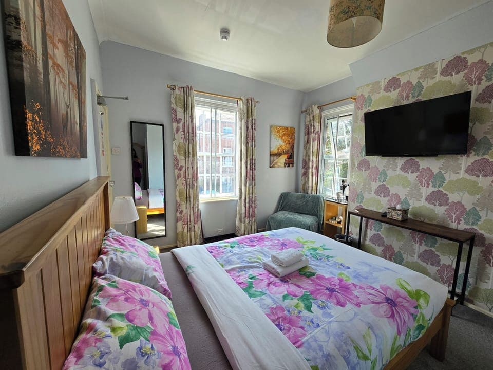 Family or Double Room, Ensuite | Iron/ironing board, free cribs/infant beds, free WiFi, bed sheets
