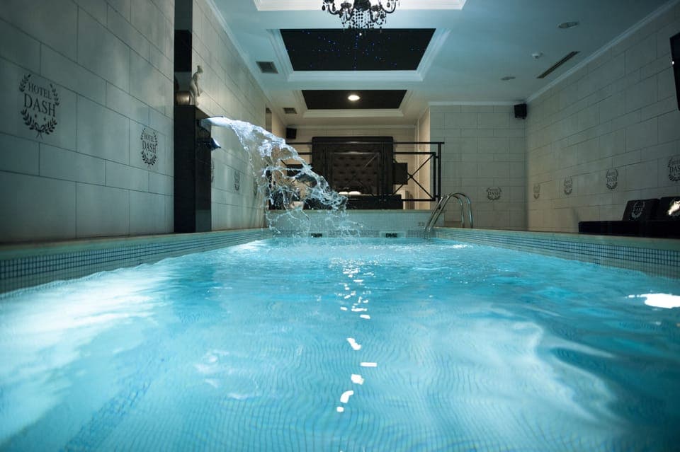 Body treatments, aromatherapy, deep-tissue massages, sports massages