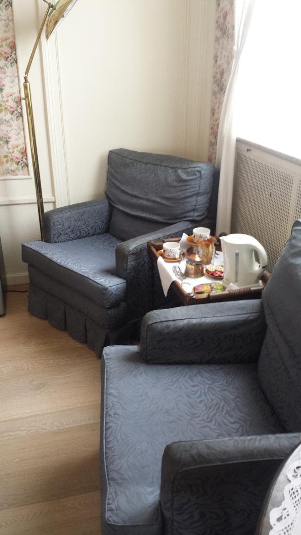 Deluxe Double Room, Garden View | Living room | 50-cm TV with digital channels