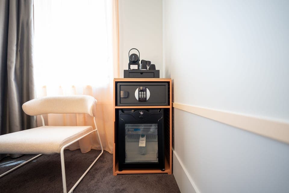 Premium bedding, pillowtop beds, free minibar, in-room safe