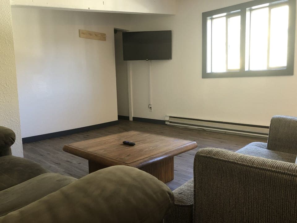 Kendall Mountain Suite | Living area