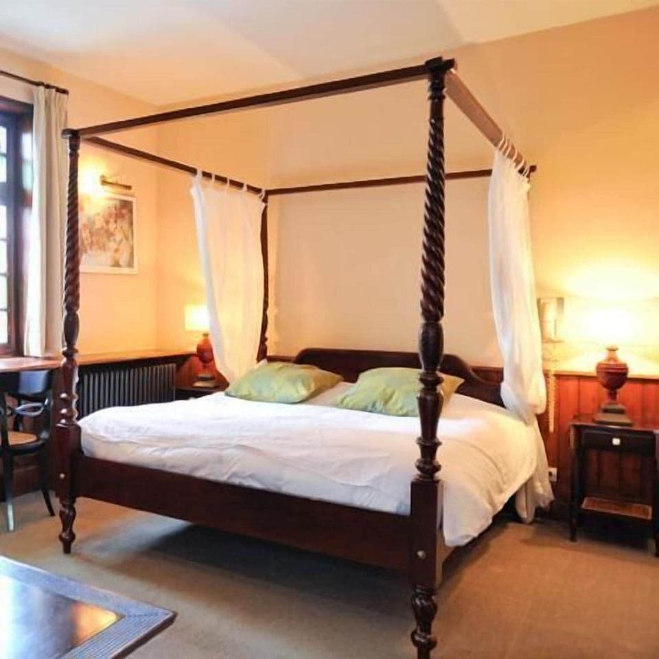 Family Room | Individually decorated, desk, free WiFi