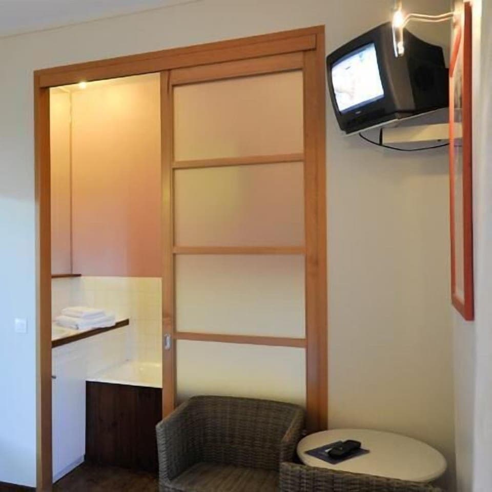 Comfort Double Room, Bathtub | Room amenity