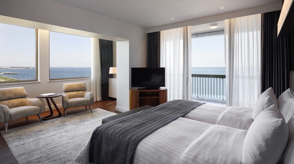 Presidential Suite | Premium bedding, in-room safe, desk, blackout drapes