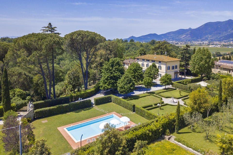 The Villa with the park and the swimming pool