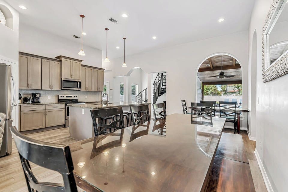 Southern Jewel - Crystal Shores - Kitchen & Dining Room