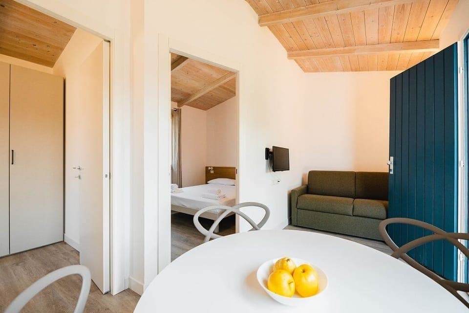 Golden Chalet 2 camere | Living area | TV, table tennis