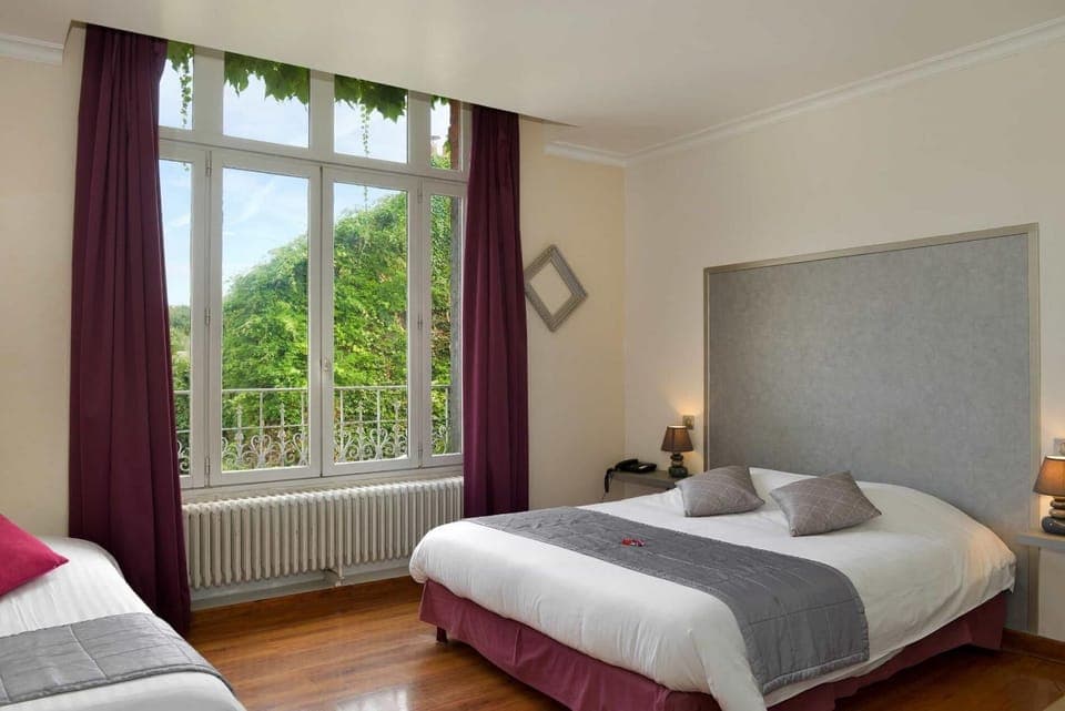 Superior Room | Desk, laptop workspace, blackout drapes, free WiFi