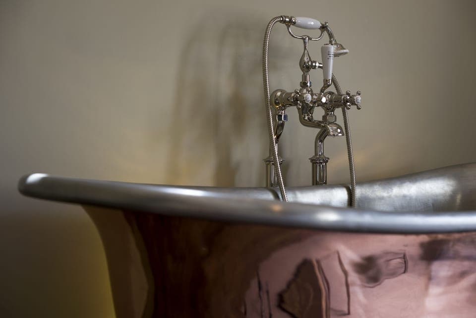 Junior Suite, 1 King Bed | Bathroom | Free toiletries, hair dryer, towels, soap