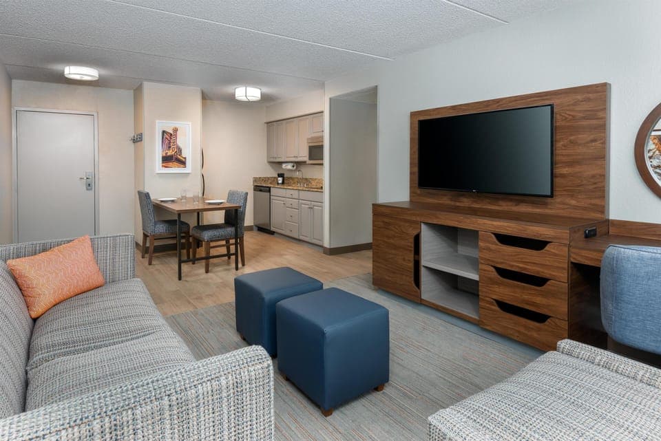 Suite, 1 King Bed, Kitchen | Private kitchen | Fridge, microwave, coffee/tea maker