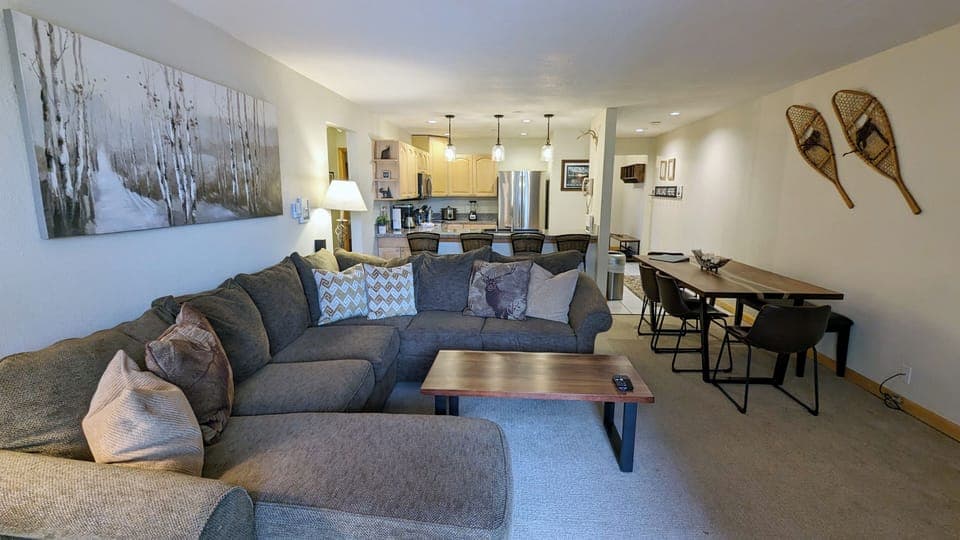 Beaver Creek West K-3 Living room and kitchen