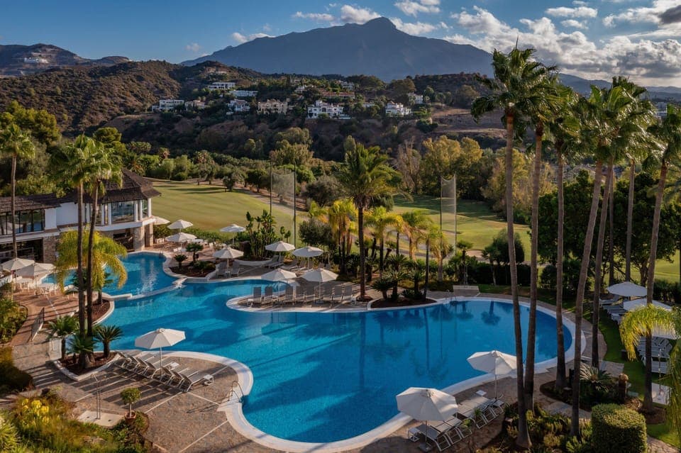 2 outdoor pools, pool umbrellas, sun loungers