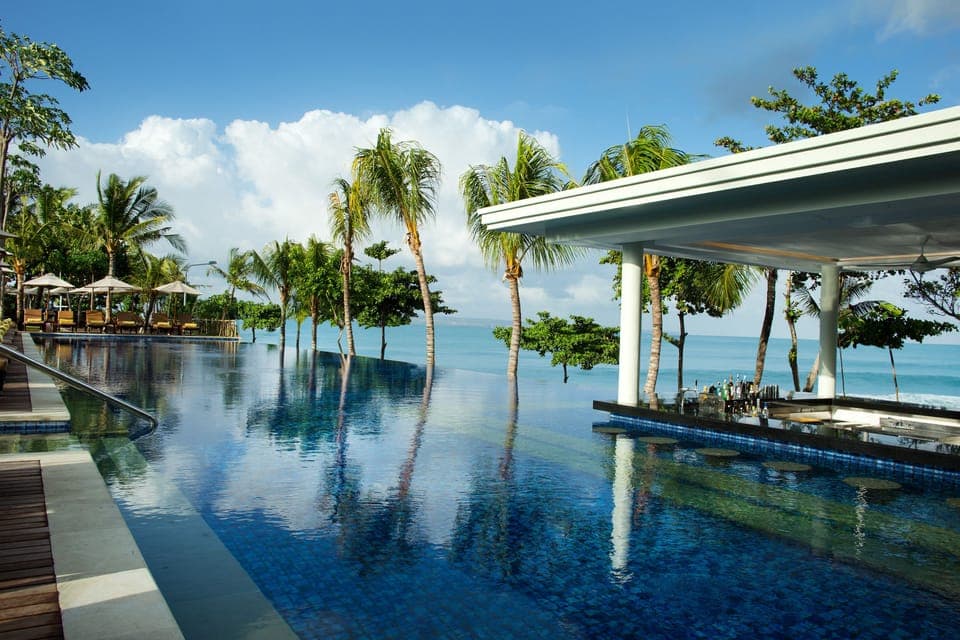 5 outdoor pools, pool umbrellas, sun loungers