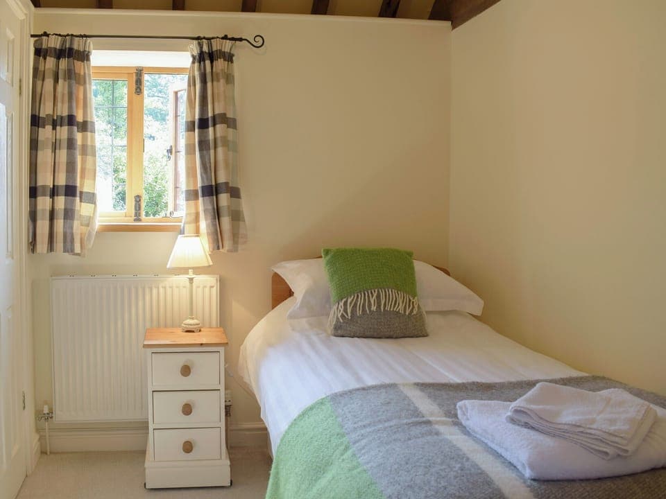 Single bedroom | Talog Barn - Hafod Talog Barns, Tregynon