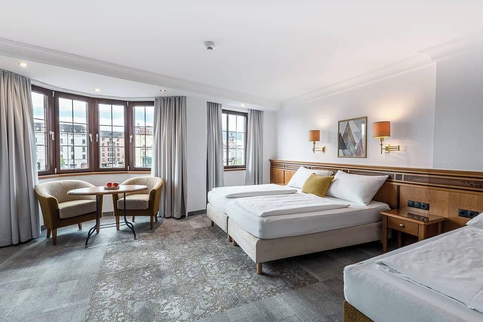 Double Room river view LARGE | Hypo-allergenic bedding, in-room safe, individually furnished, desk