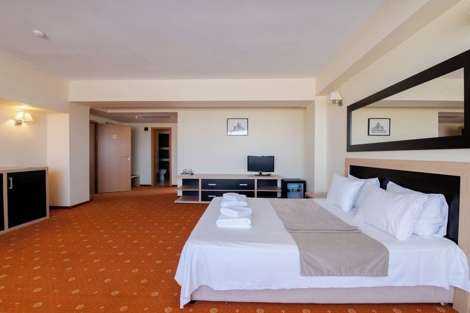 Family Suite, Terrace | Minibar, desk, soundproofing, free WiFi