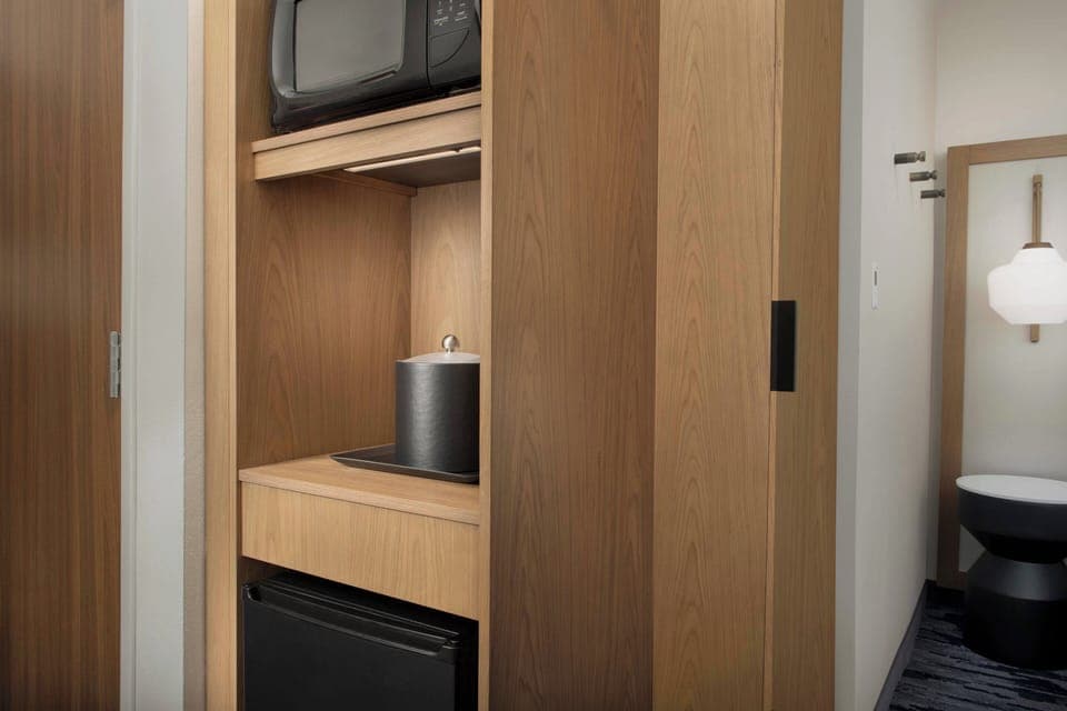 Hypo-allergenic bedding, pillowtop beds, in-room safe, desk