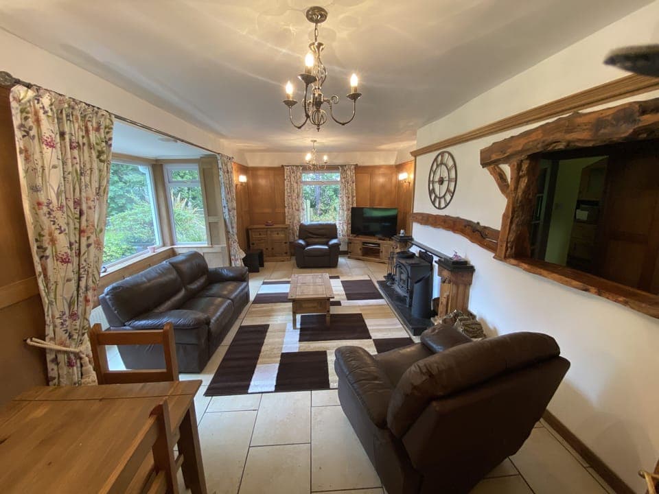 Cottage | Living room | 32-inch TV with digital channels, fireplace